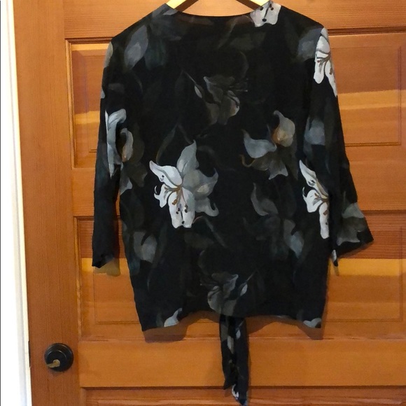 New Club Monaco silk tie front lily floral blouse - Picture 6 of 9